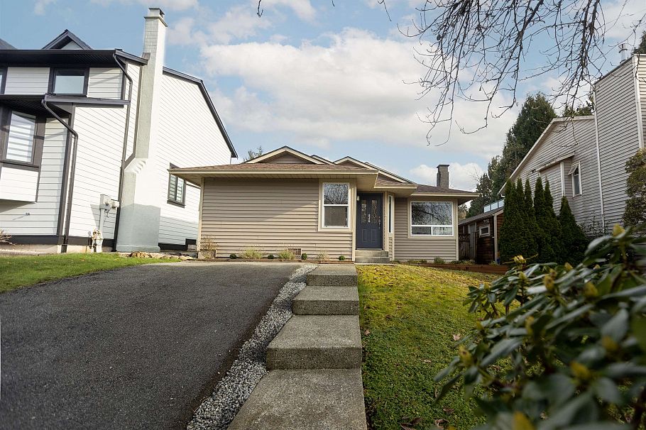 828 Nicolum Court North Vancouver, BC - 39