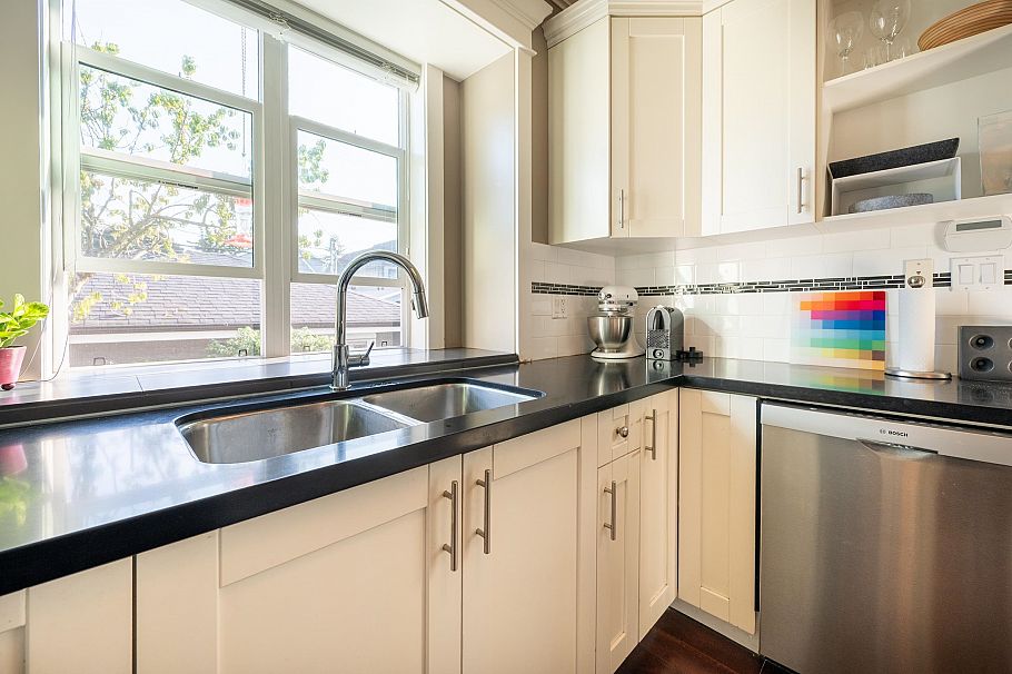 1368 E 13th Avenue Vancouver, BC - 24