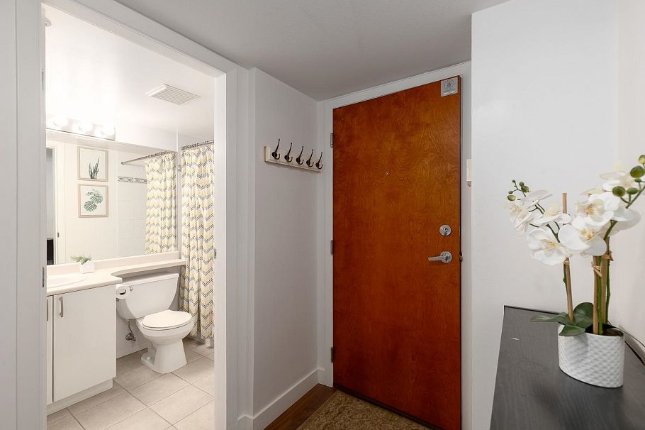 1109 2763 Chandlery Place Vancouver, BC - 12