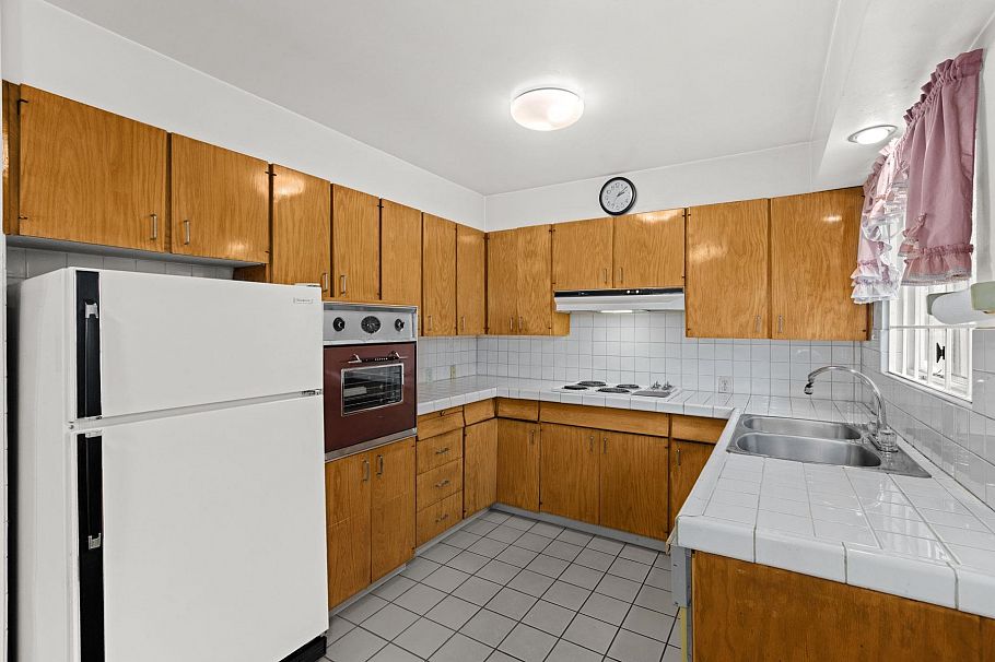 191 W 60th Avenue Vancouver, BC - 7