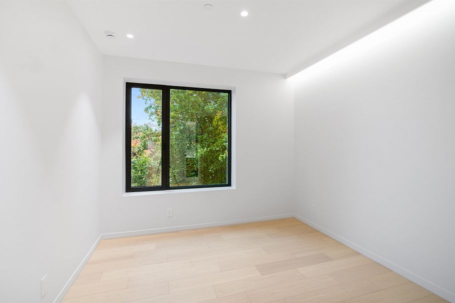 2 1595 W 66th Avenue Vancouver, BC - 9