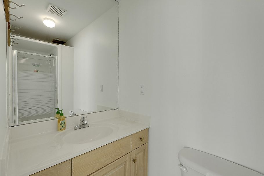 1257 E 60th Avenue Vancouver, BC - 23