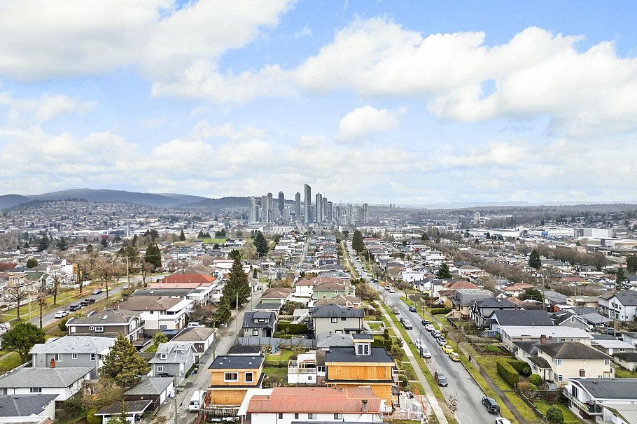 2168 Renfrew Street Vancouver, BC - 33