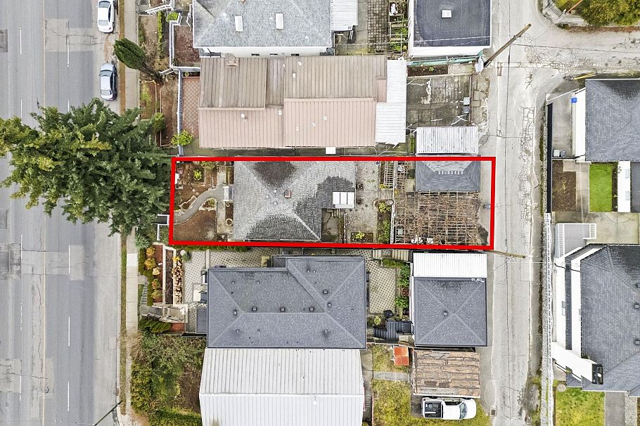 2168 Renfrew Street Vancouver, BC - 31