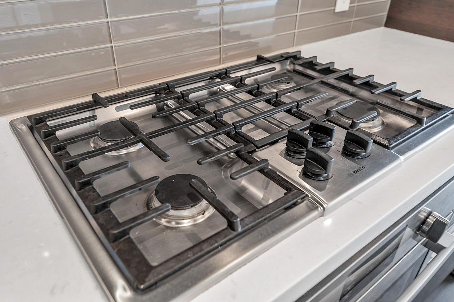 601 1550 Fern Street North Vancouver, BC - 10