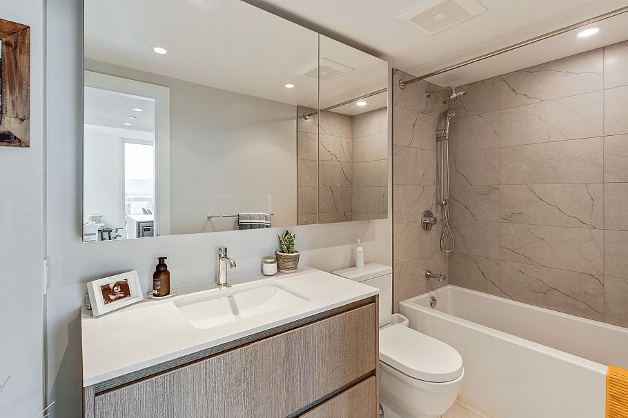 2306 1500 Fern Street North Vancouver, BC - 18