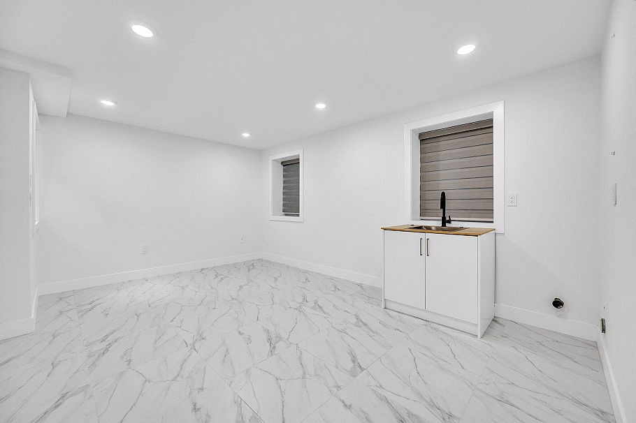 812 Montroyal Boulevard North Vancouver, BC - 34