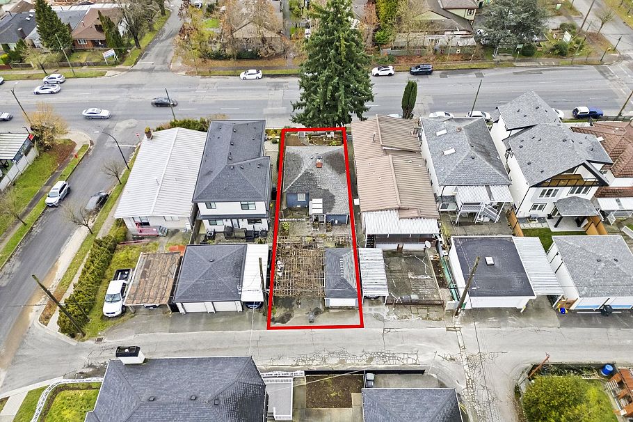 2168 Renfrew Street Vancouver, BC - 29