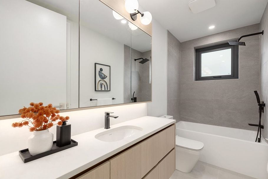 1 3186 W 11th Avenue Vancouver, BC - 17