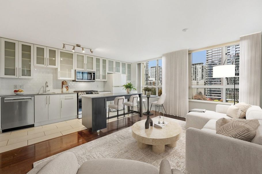 804 1225 Richards Street Vancouver, BC - 1