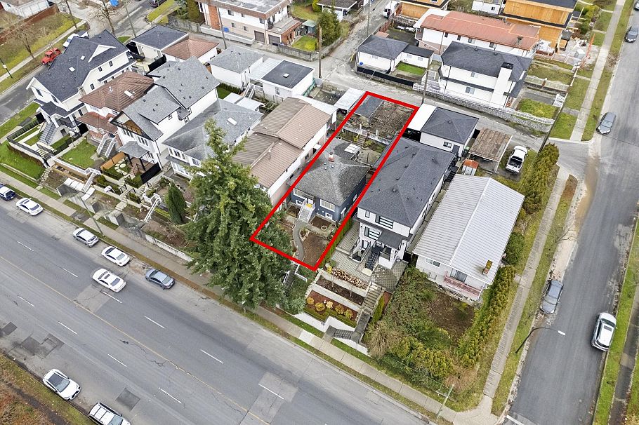 2168 Renfrew Street Vancouver, BC - 35