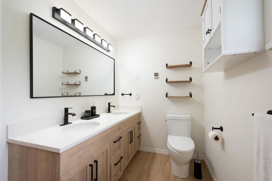 530 E Queens Road North Vancouver, BC - 19