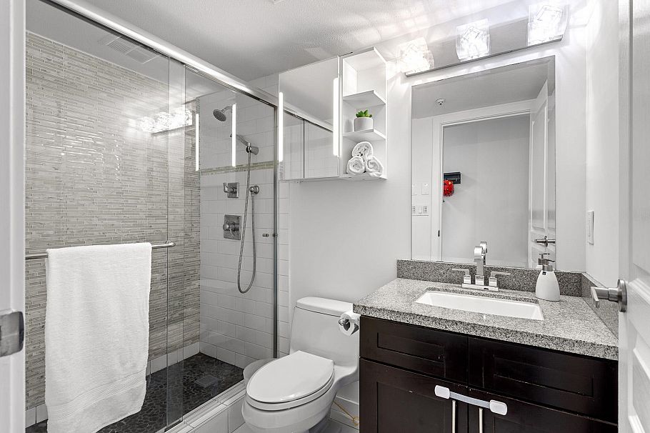 212 8460 Jellicoe Street Vancouver, BC - 24