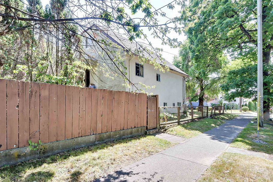 2305 Turner Street Vancouver, BC - 10