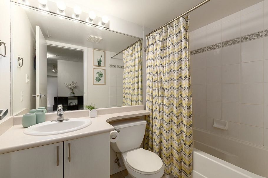 1109 2763 Chandlery Place Vancouver, BC - 11