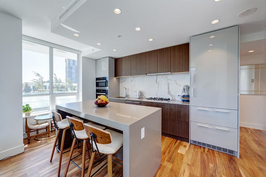 301 1675 Lions Gate Lane North Vancouver, BC - 2