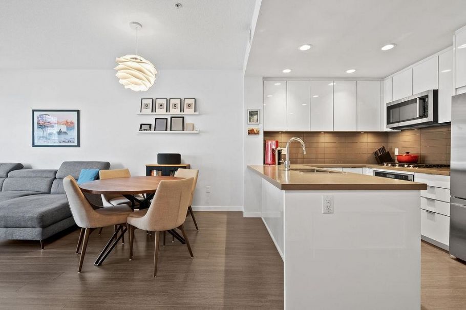 328 255 W 1st Street North Vancouver, BC - 3