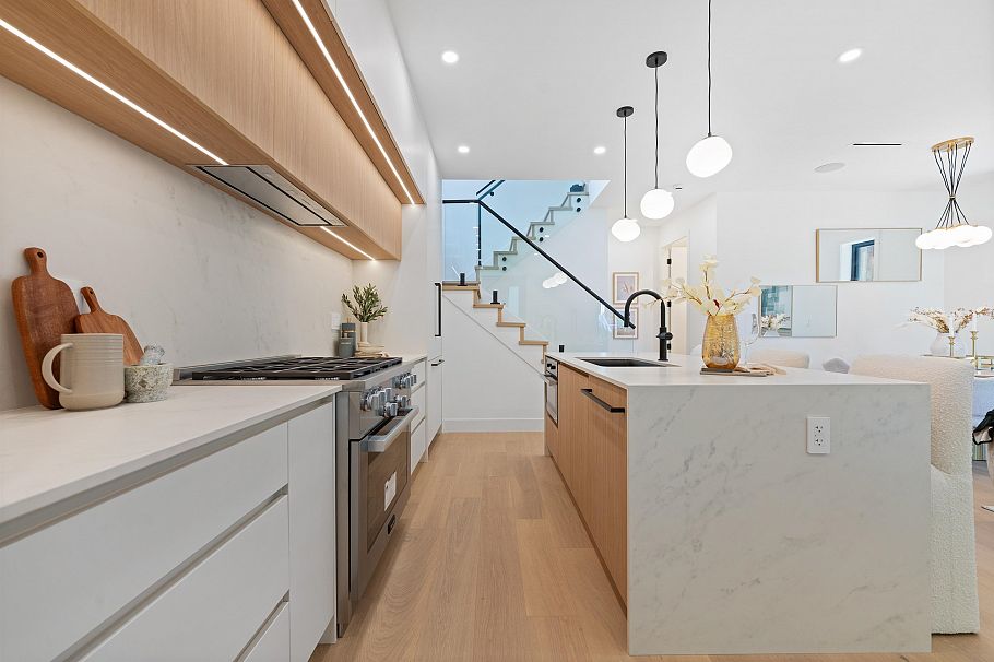 1 2858 W 12th Avenue Vancouver, BC - 3