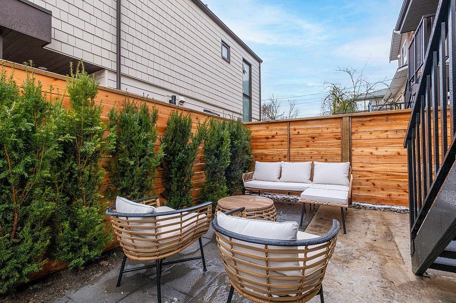 2 2667 E Pender Street Vancouver, BC - 24