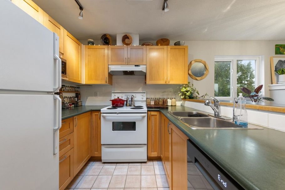 317 1707 Charles Street Vancouver, BC - 11