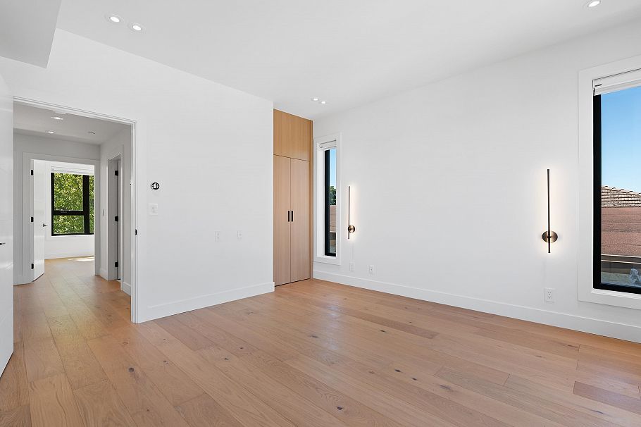 2111 E 46th Avenue Vancouver, BC - 14