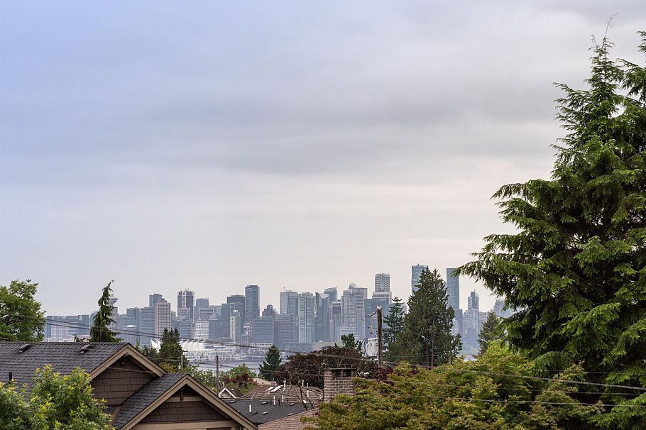 1915 Chesterfield Avenue North Vancouver, BC - 34