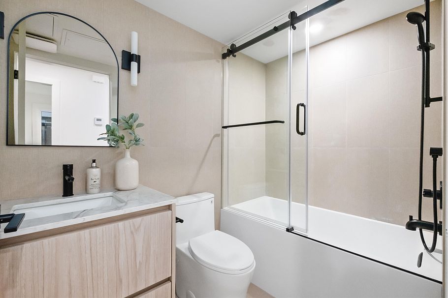 4 2667 E Pender Street Vancouver, BC - 19