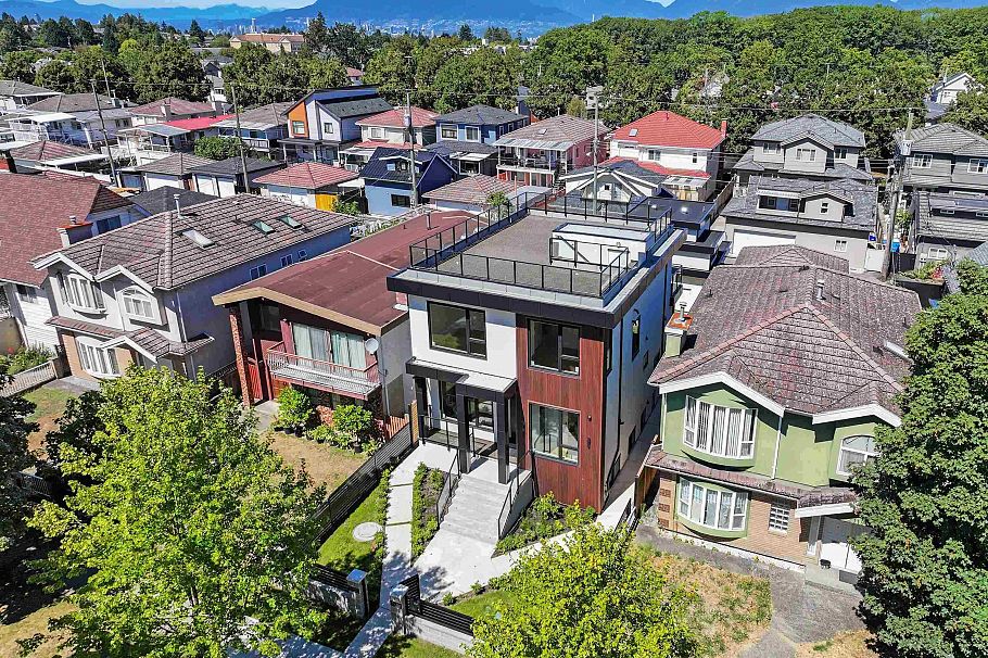 2111 E 46th Avenue Vancouver, BC - 39