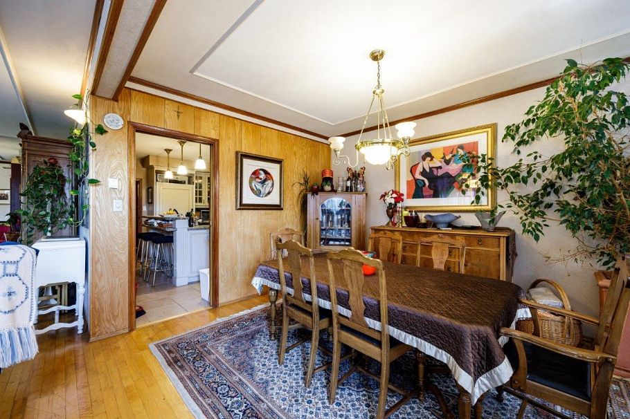 368 E Kings Road North Vancouver, BC - 16