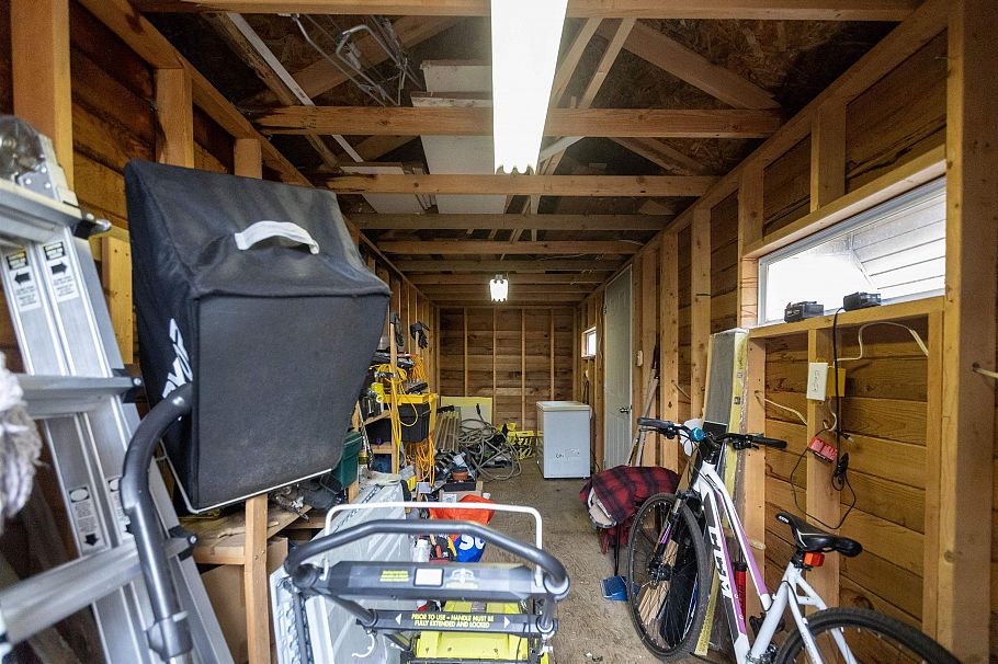 828 Nicolum Court North Vancouver, BC - 28