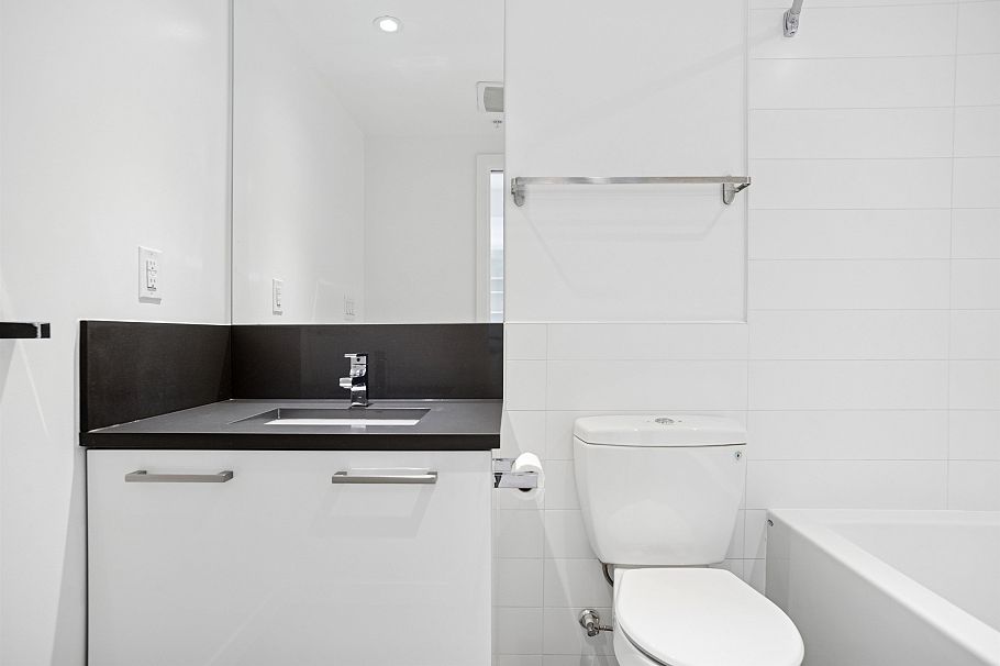 653 955 E Hastings Street Vancouver, BC - 5