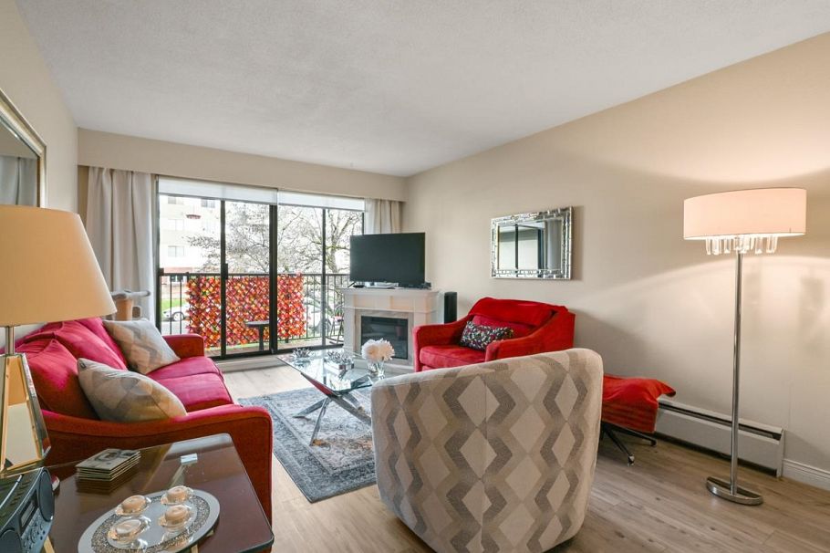 205 307 W 2nd Street North Vancouver, BC - 1