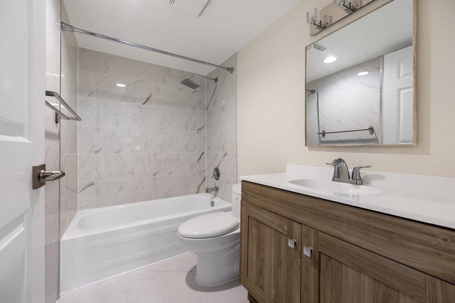 205 1823 E Georgia Street Vancouver, BC - 6