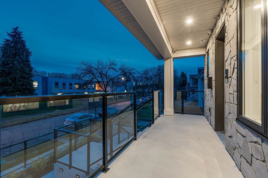 1 2943 E 44th Avenue Vancouver, BC - 33