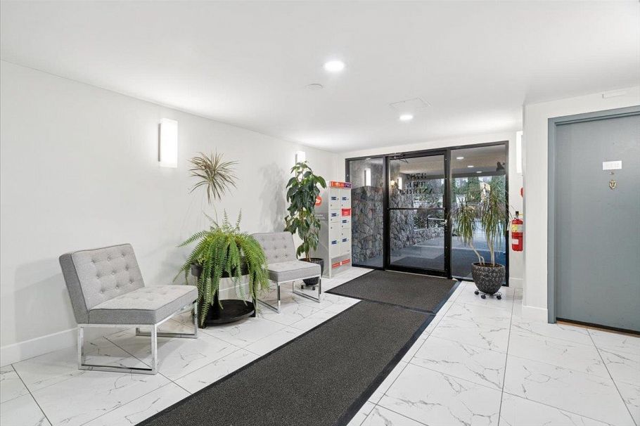 111 3787 W 4th Avenue Vancouver, BC - 24