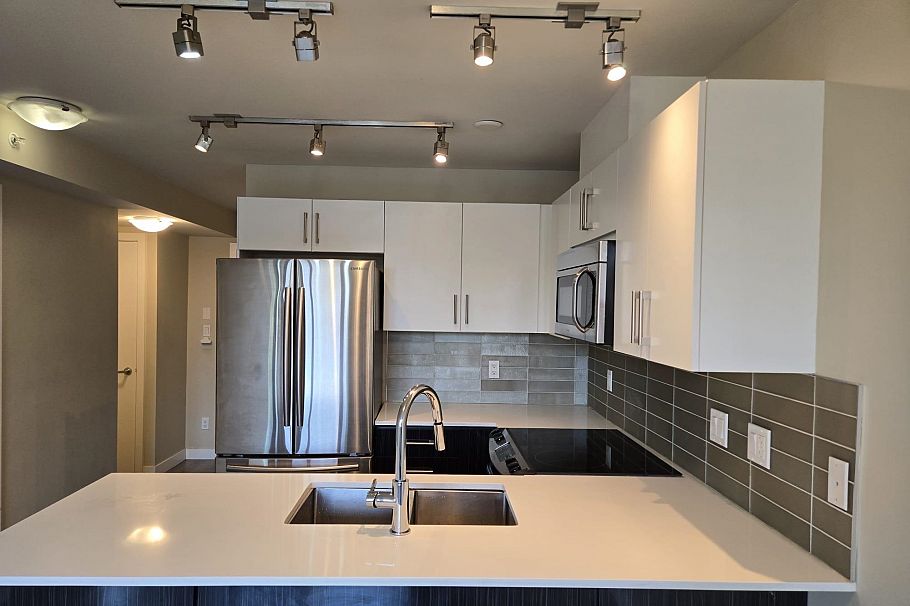 512 2689 Kingsway Vancouver, BC - 3