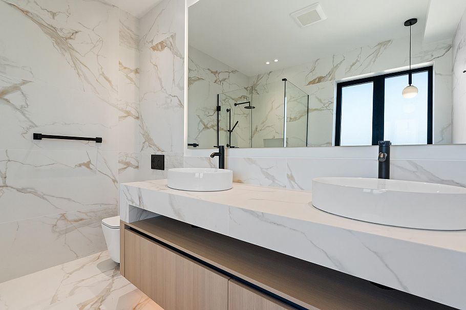 2111 E 46th Avenue Vancouver, BC - 17