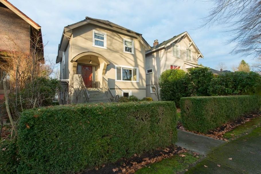 2779 W 13th Avenue Vancouver, BC - 1