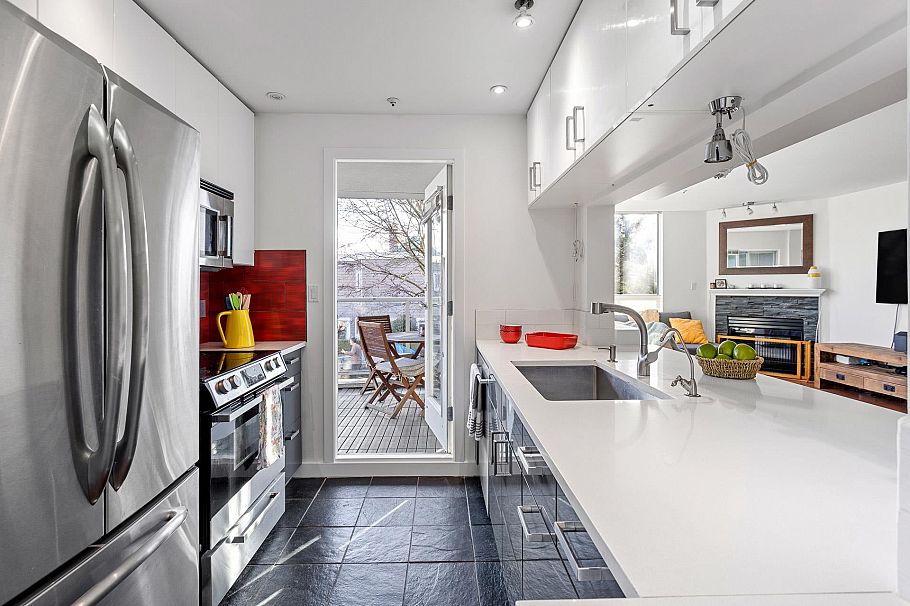 212 8460 Jellicoe Street Vancouver, BC - 14