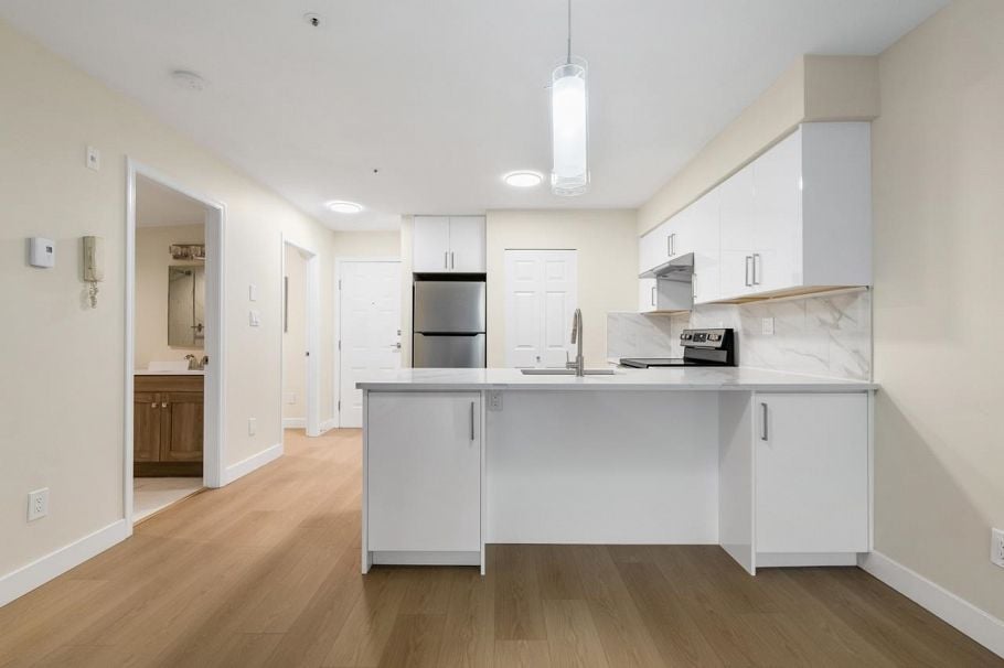 205 1823 E Georgia Street Vancouver, BC - 1