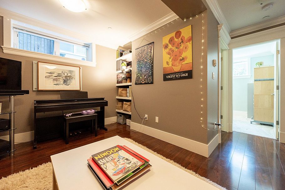 1368 E 13th Avenue Vancouver, BC - 38