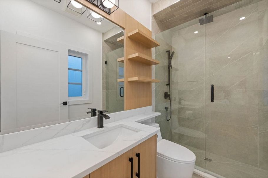 1 1166 E 11th Avenue Vancouver, BC - 20