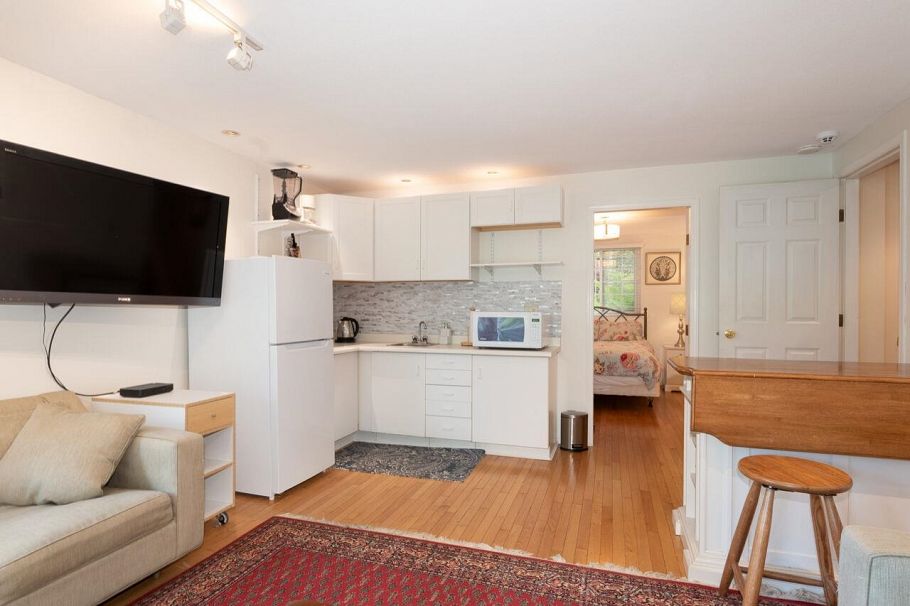 530 E Queens Road North Vancouver, BC - 26