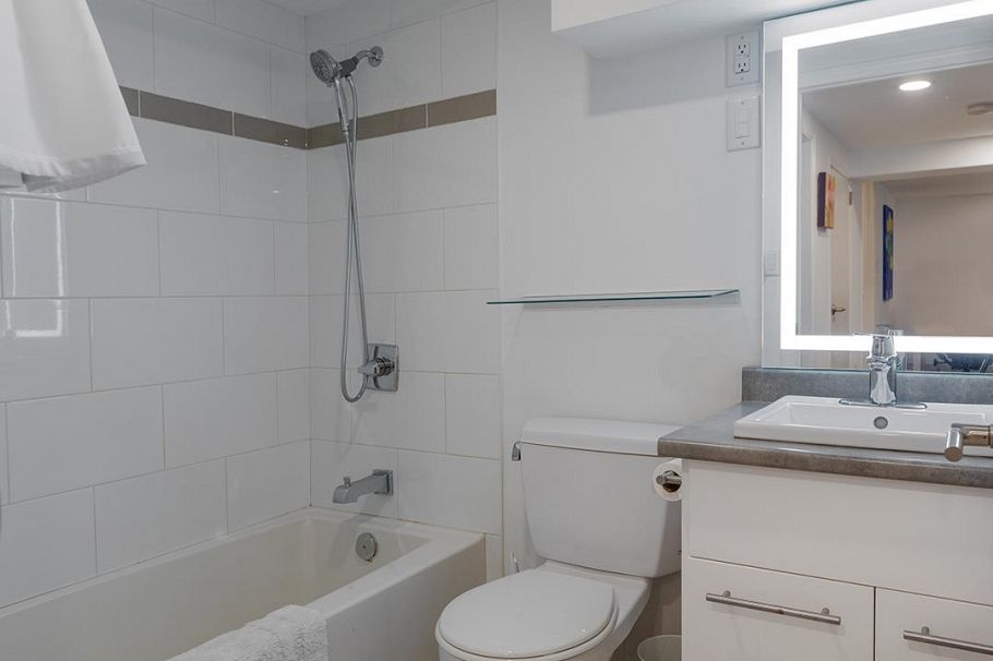 3340 W 15th Avenue Vancouver, BC - 32