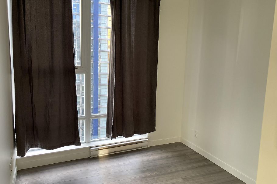 2505 131 Regiment Square Vancouver, BC - 6