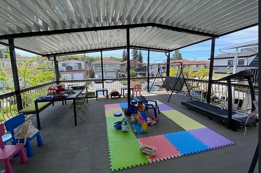 2086 E 40th Avenue Vancouver, BC - 3