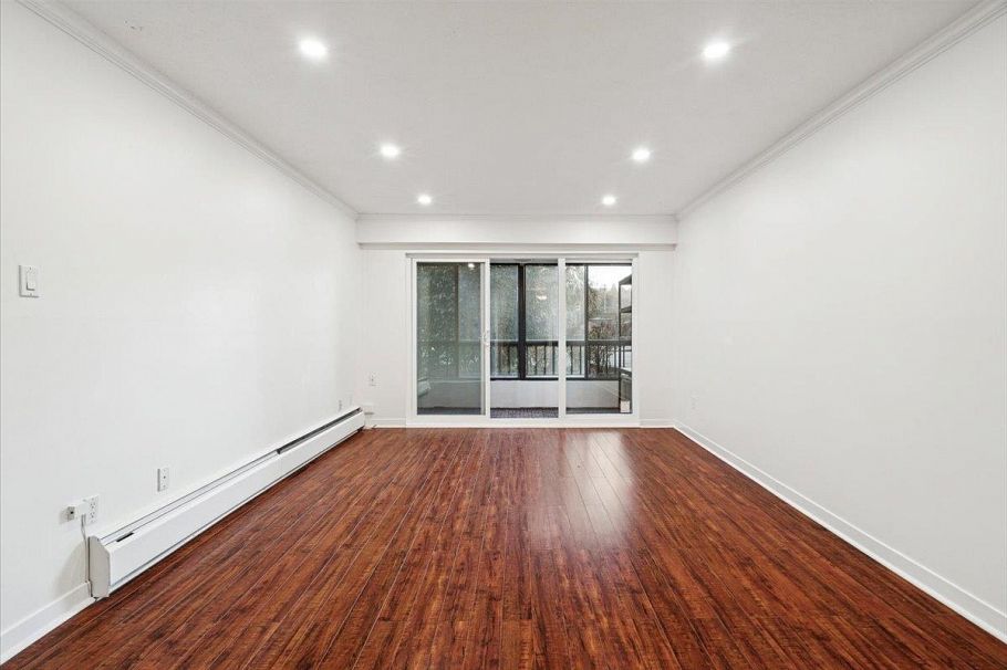 111 3787 W 4th Avenue Vancouver, BC - 2