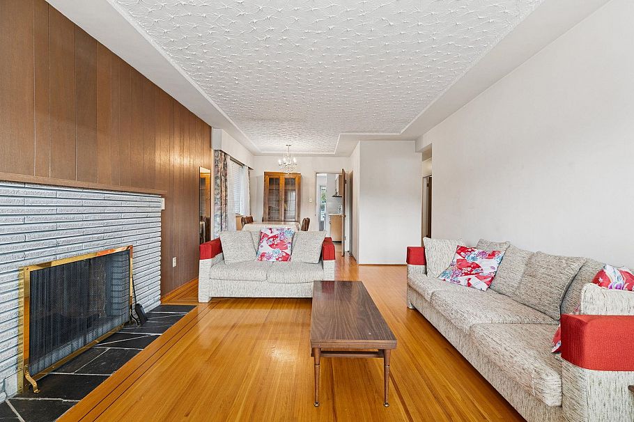 3129 E 23 Avenue Vancouver, BC - 11