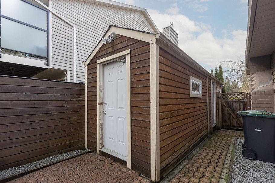 828 Nicolum Court North Vancouver, BC - 27