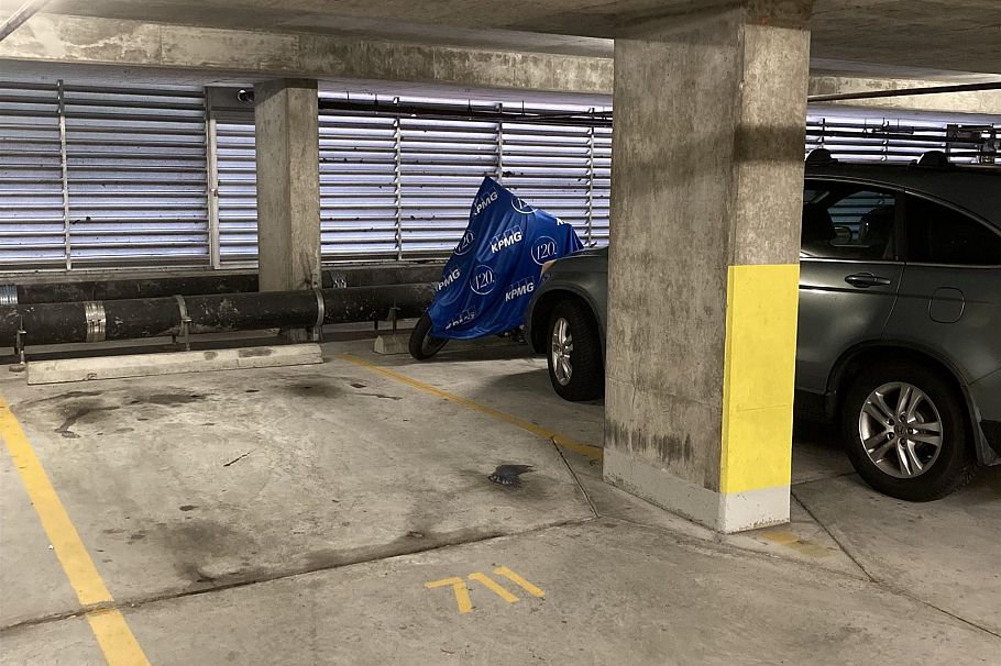 2505 131 Regiment Square Vancouver, BC - 9